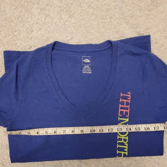 The North Face Logo v-neck Tshirt - Picture 6 of 7